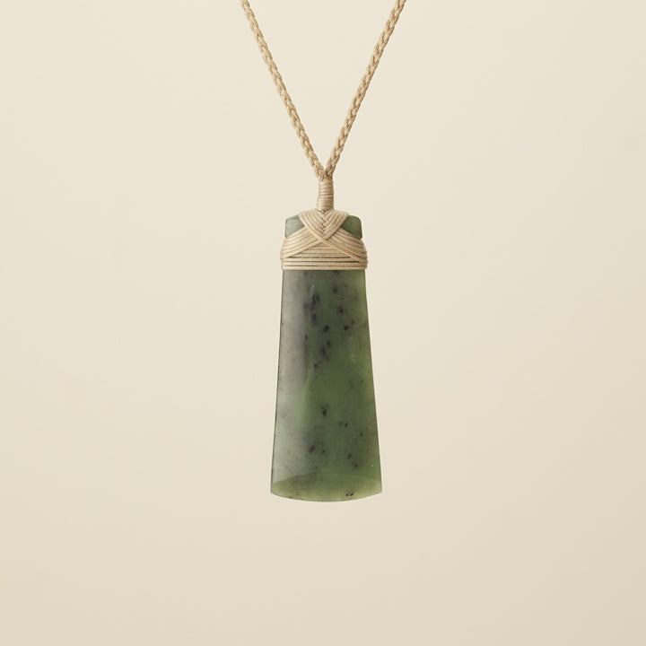 Toki Kawakawa – Pounamu Large, Tan Binding
