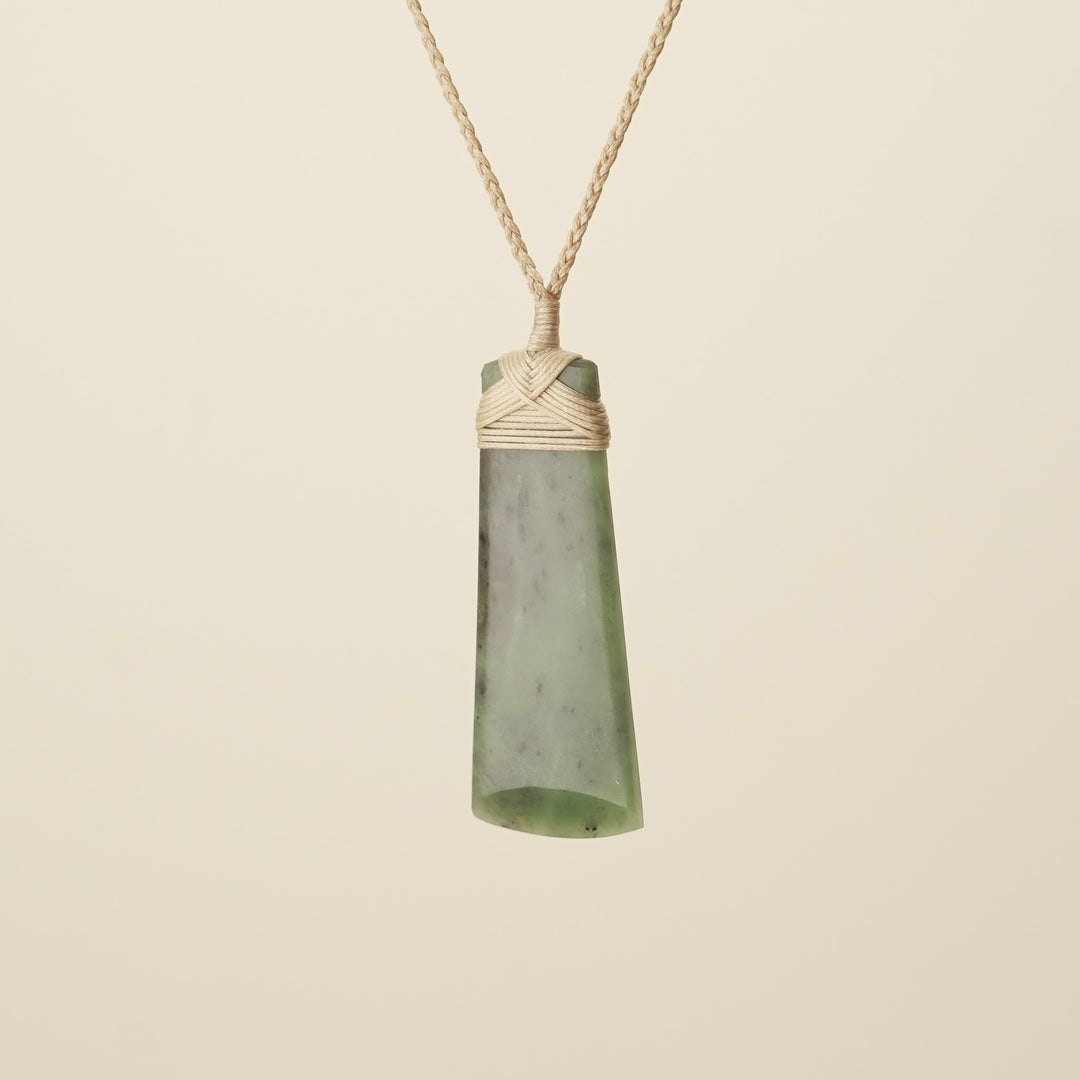 Toki Kawakawa – Pounamu Large, Tan Binding