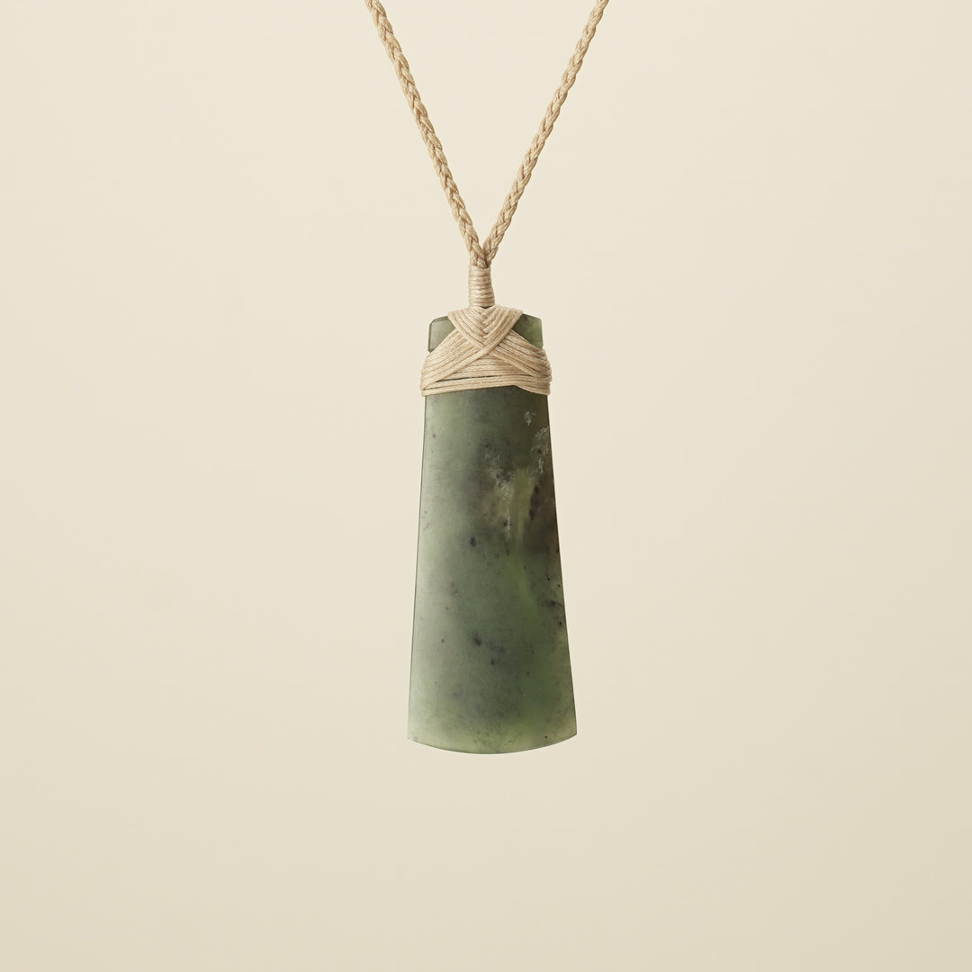Toki Kawakawa – Pounamu Large, Tan Binding