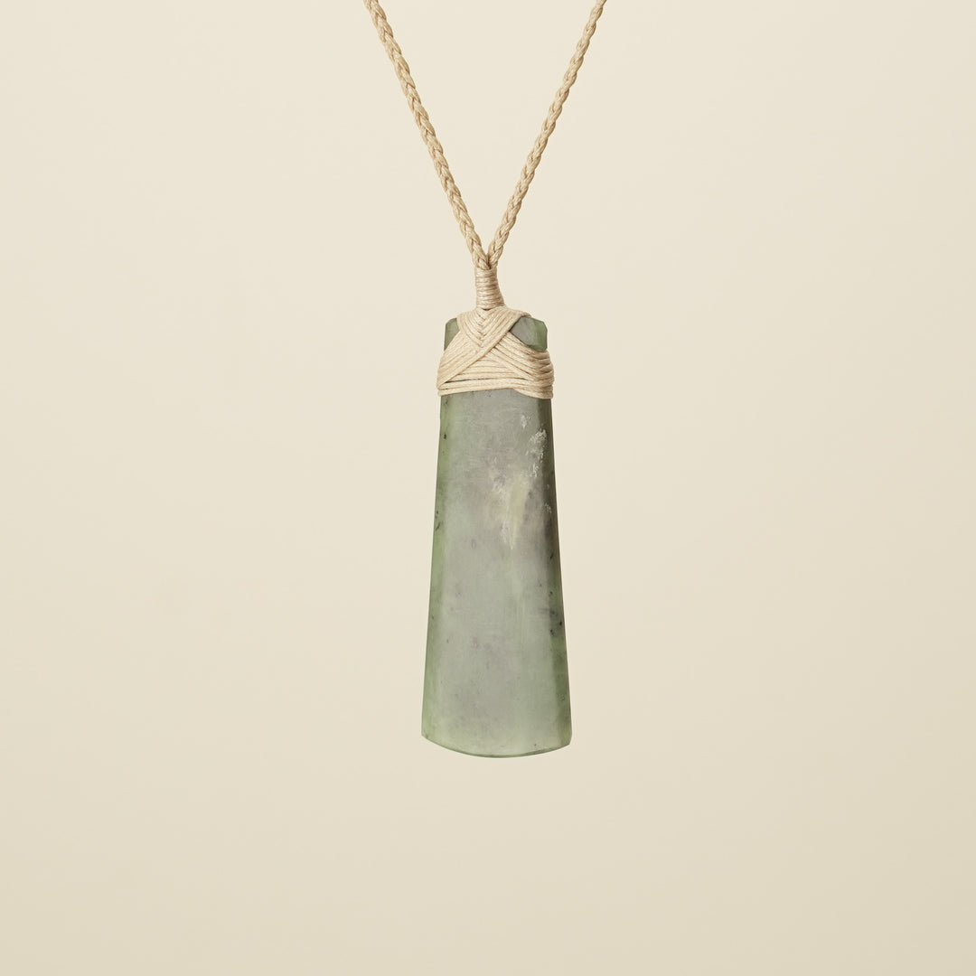 Toki Kawakawa – Pounamu Large, Tan Binding