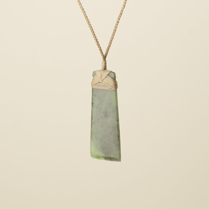 Toki Kawakawa – Pounamu Large, Tan Binding