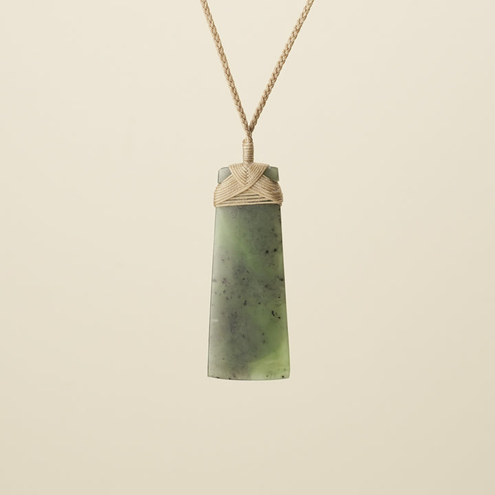Toki Kawakawa – Pounamu Large, Tan Binding