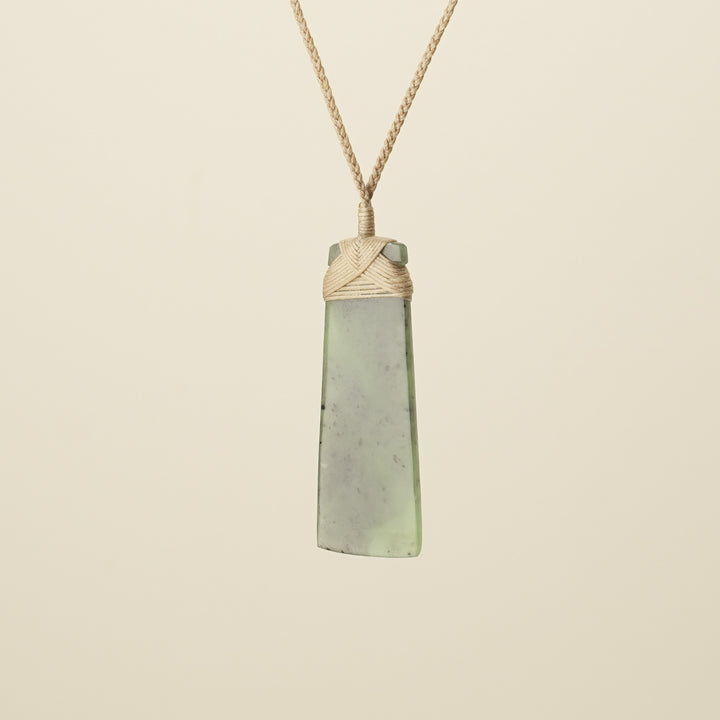 Toki Kawakawa – Pounamu Large, Tan Binding