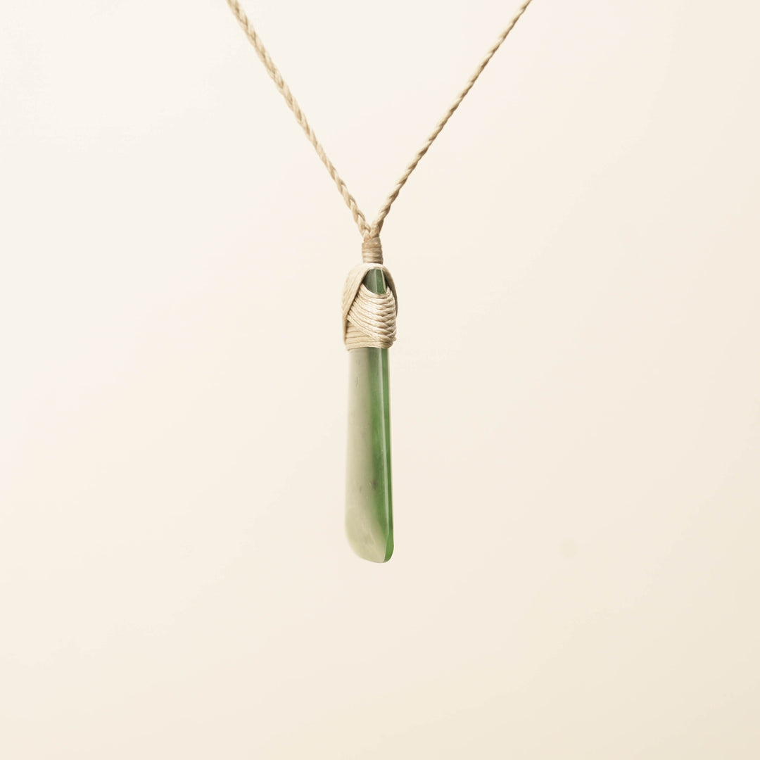Kahurangi Medium Toki Pounamu Pendant, Tan Binding