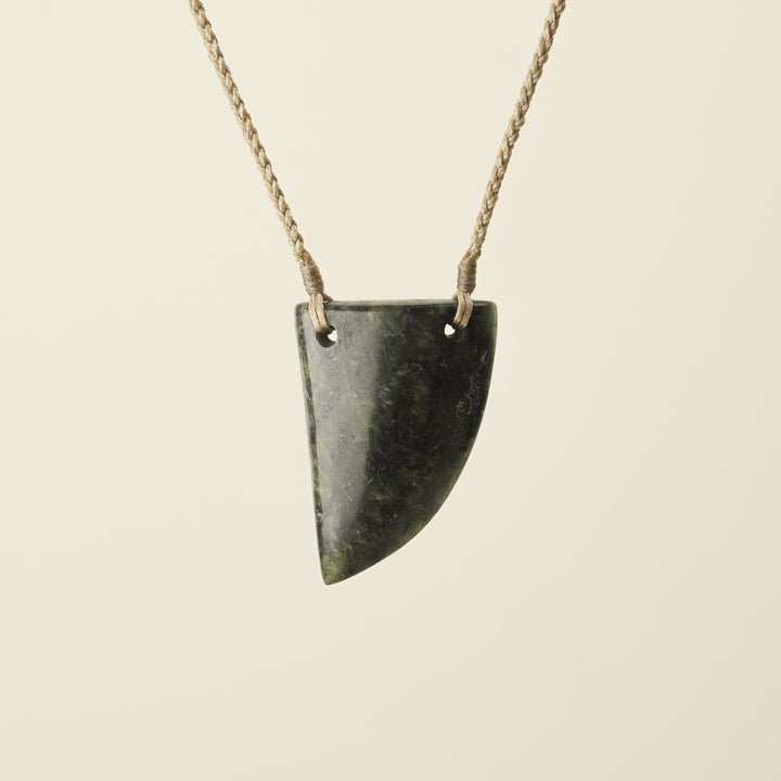Niho Tooth Kawakawa Pounamu Medium – Pendant I