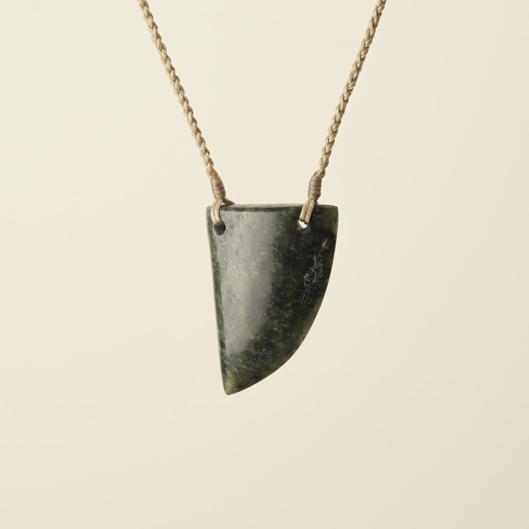 Niho Tooth Kawakawa Pounamu Medium – Pendant I
