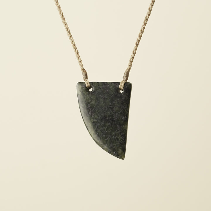 Niho Tooth Kawakawa Pounamu Medium – Pendant I