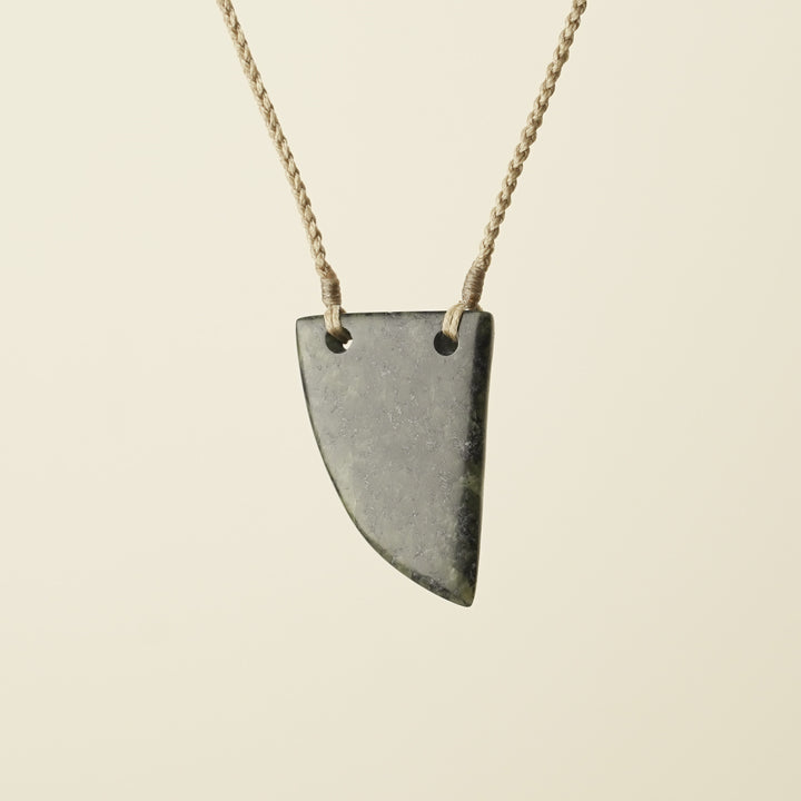 Niho Tooth Kawakawa Pounamu Medium – Pendant I