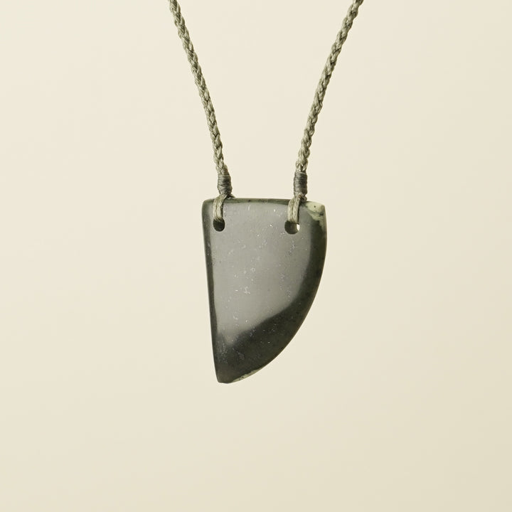 Niho – Tooth Pounamu Medium Pendant