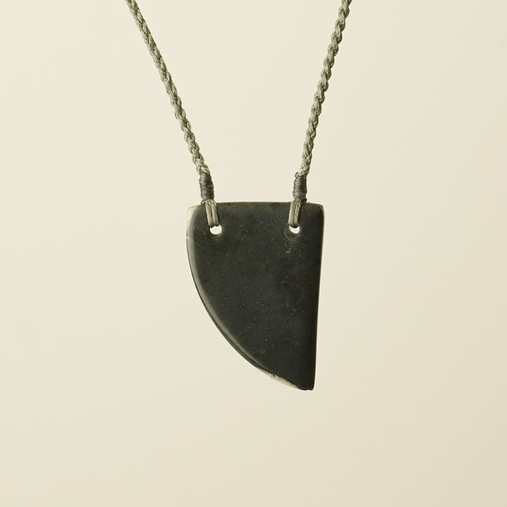 Niho – Tooth Pounamu Medium Pendant