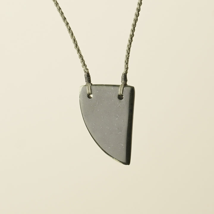 Niho – Tooth Pounamu Medium Pendant