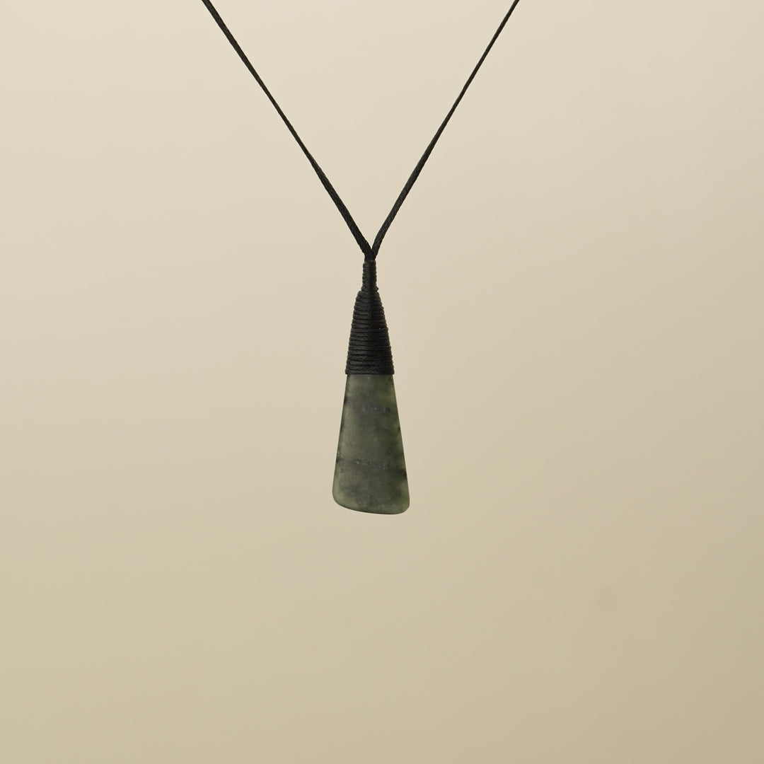 Kawakawa Small Toki Pounamu Black Binding
