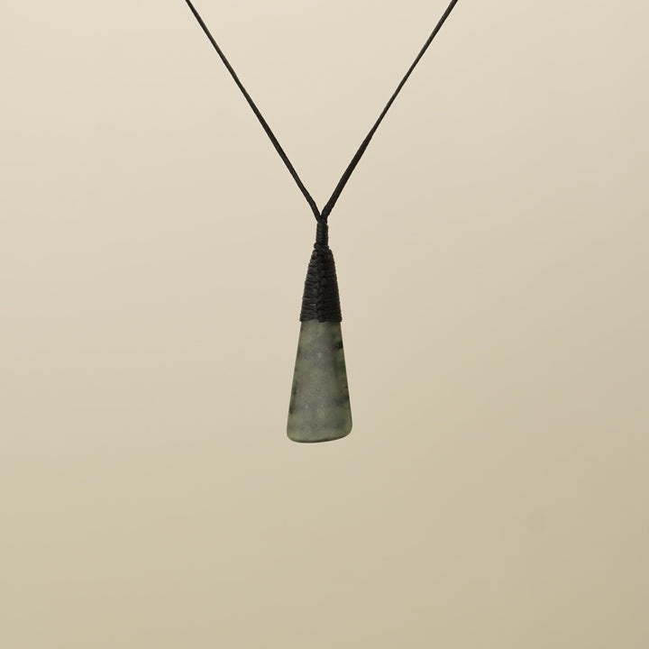 Kawakawa Small Toki Pounamu Black Binding