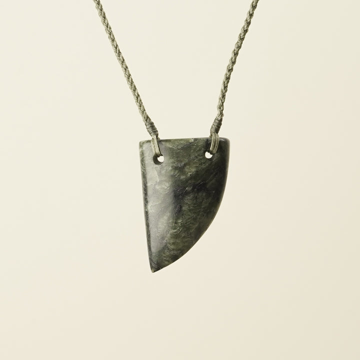Niho Tooth – Pounamu Medium Pendant