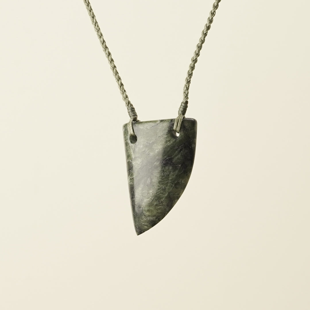 Niho Tooth – Pounamu Medium Pendant