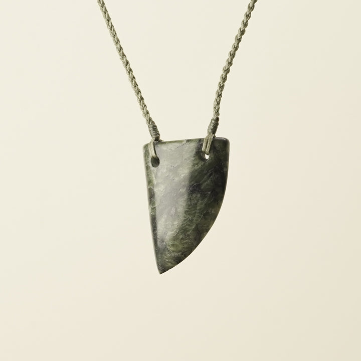 Niho Tooth – Pounamu Medium Pendant