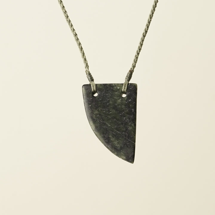 Niho Tooth – Pounamu Medium Pendant