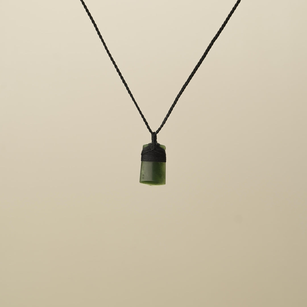 Kahurangi XS Toki Pounamu Pendant, Black Binding