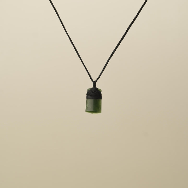 Kahurangi XS Toki Pounamu Pendant, Black Binding