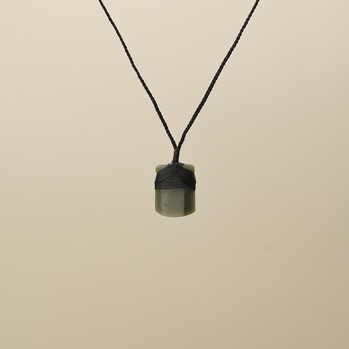 Inanga XS Toki Pounamu Pendant, Black Binding