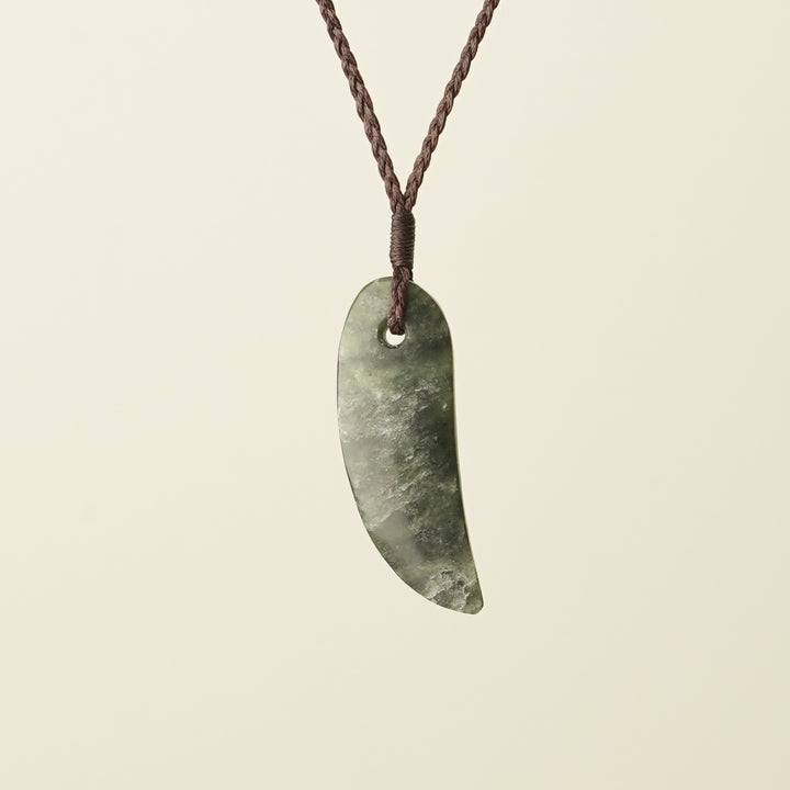 Niho Tooth Kawakawa Pounamu – Medium Pendant