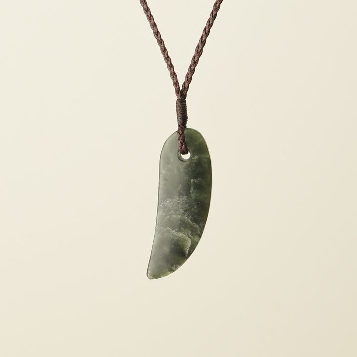 Niho Tooth Kawakawa Pounamu – Medium Pendant