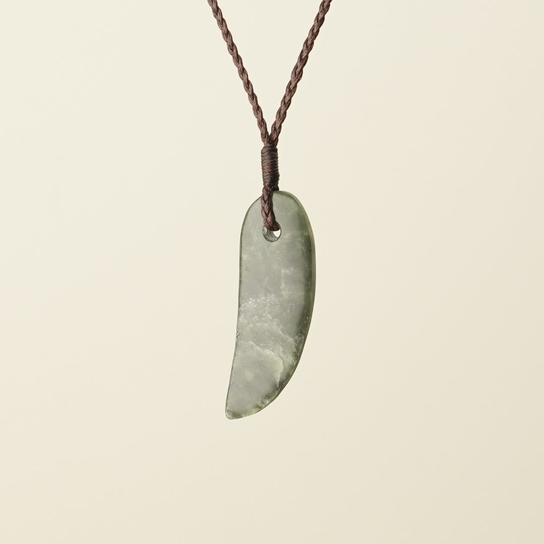 Niho Tooth Kawakawa Pounamu – Medium Pendant