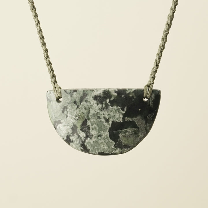 Kōuma Breastplate – Inanga Pounamu Large Pendant