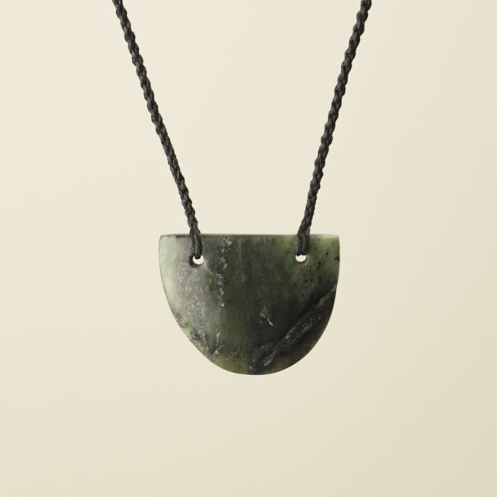 Kōuma Breastplate Kawakawa Pounamu Small – Pendant