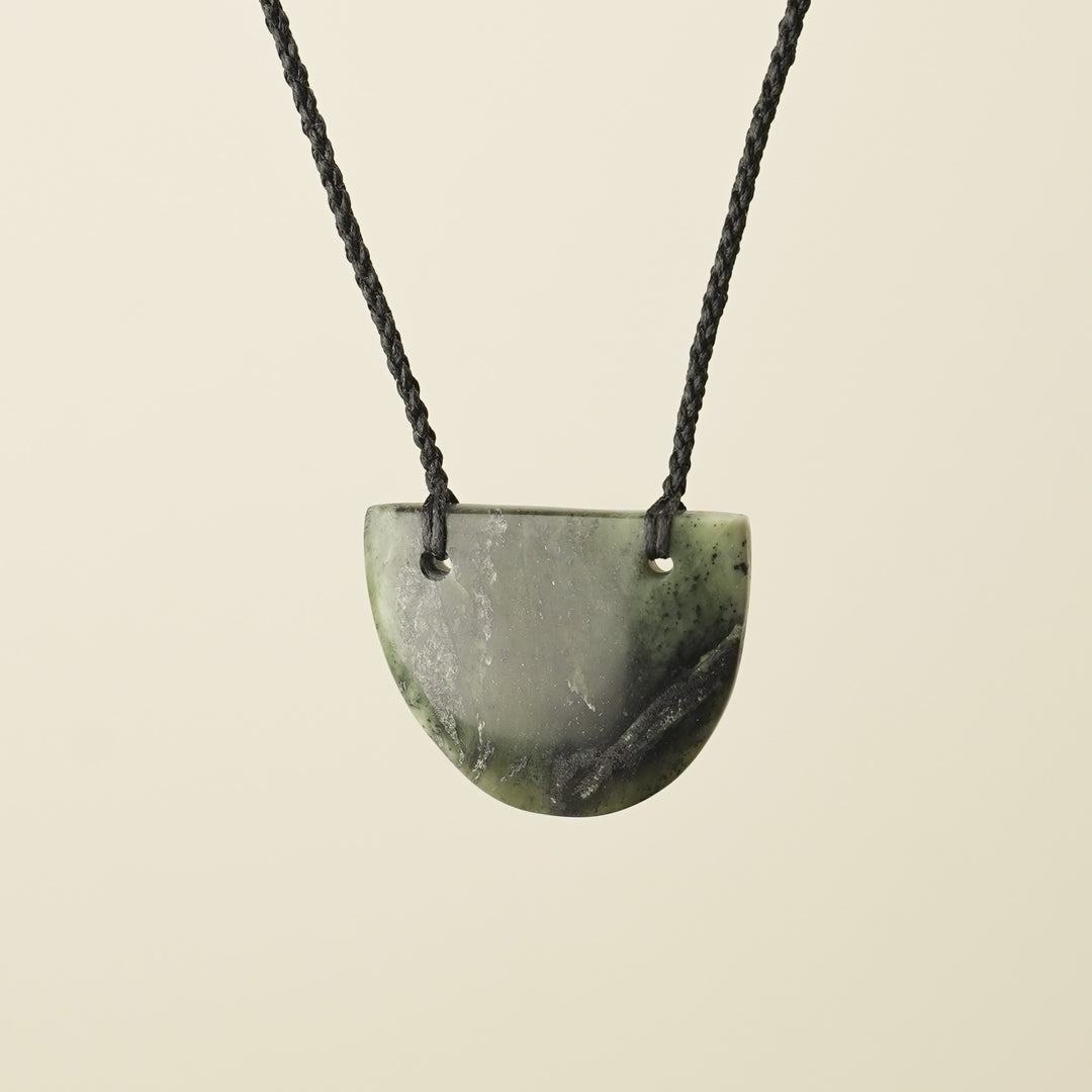 Kōuma Breastplate Kawakawa Pounamu Small – Pendant