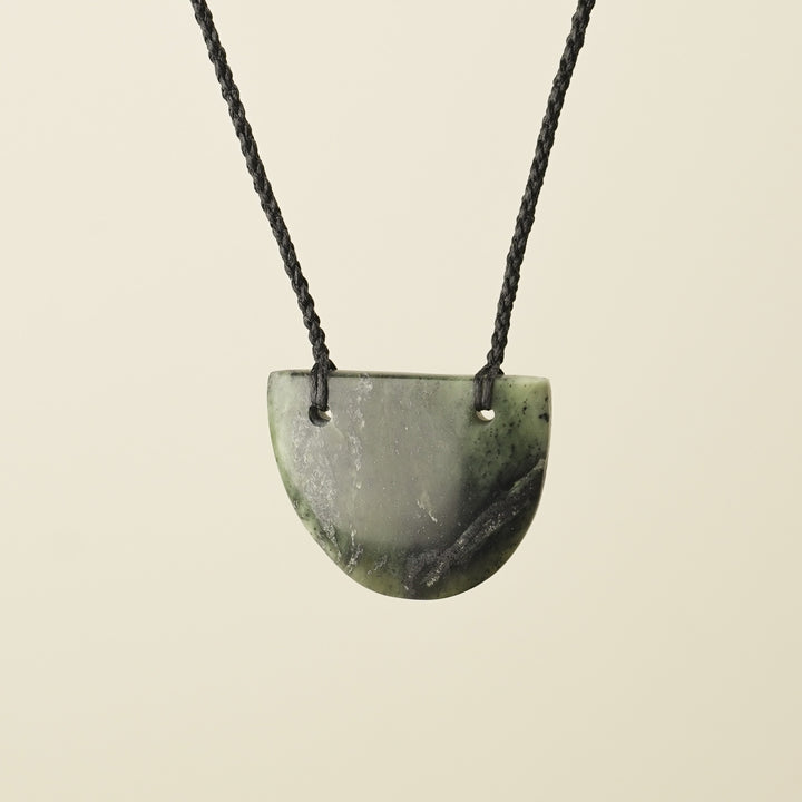 Kōuma Breastplate Kawakawa Pounamu Small – Pendant