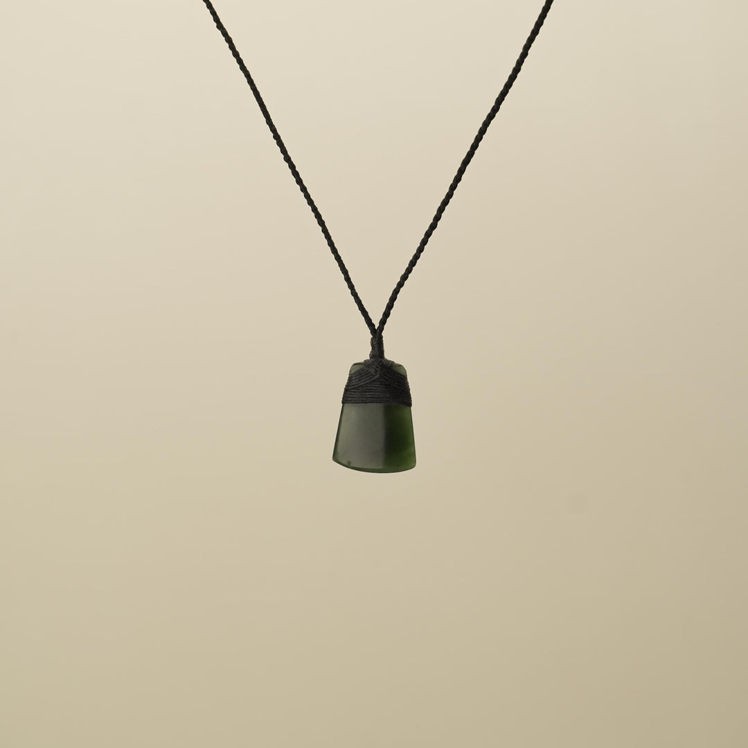 Kawakawa Pounamu Small Toki Pendant