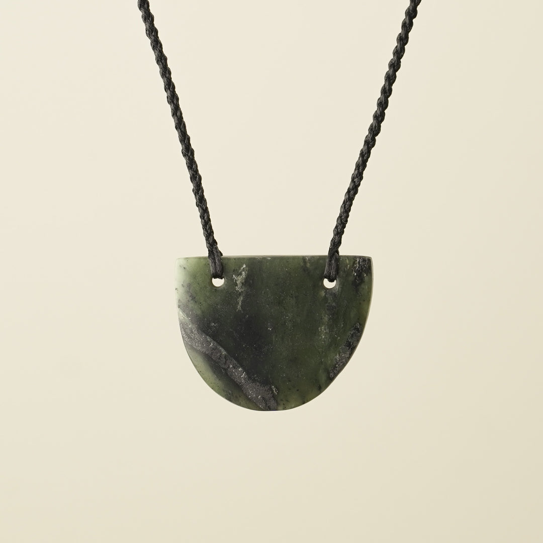 Kōuma Breastplate Kawakawa Pounamu Small – Pendant