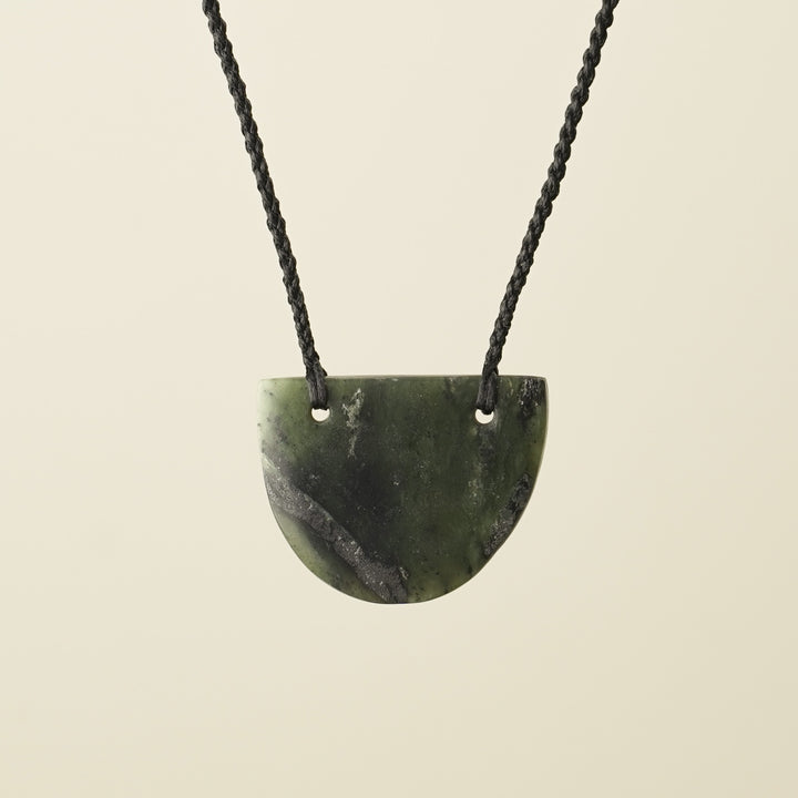 Kōuma Breastplate Kawakawa Pounamu Small – Pendant