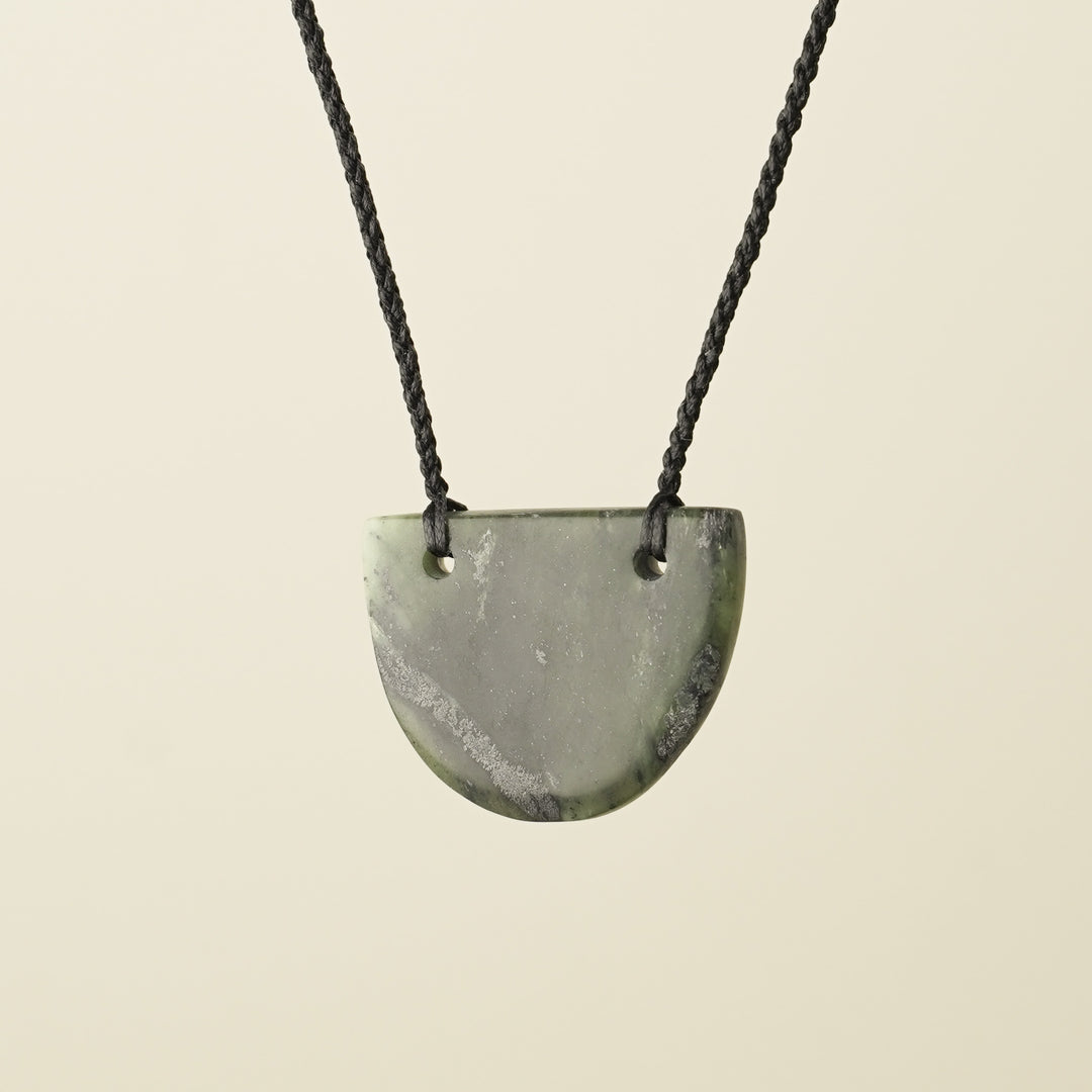 Kōuma Breastplate Kawakawa Pounamu Small – Pendant