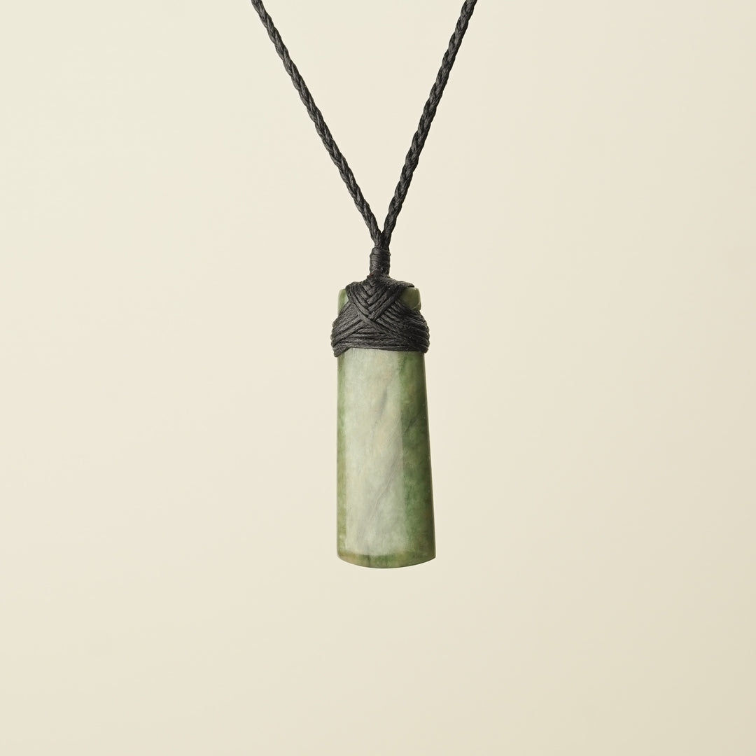 Toki Raukaraka Pounamu – Extra Small Pendant, Black Binding