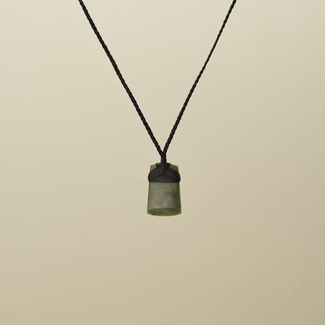 Raukaraka XS Toki Pounamu Pendant, Black Binding