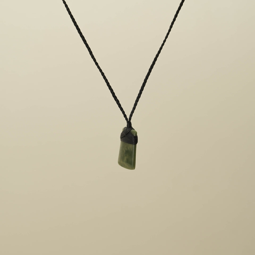 Raukaraka XS Toki Pounamu Pendant, Black Binding