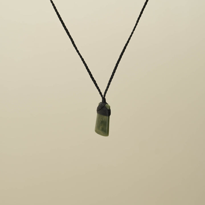 Raukaraka XS Toki Pounamu Pendant, Black Binding