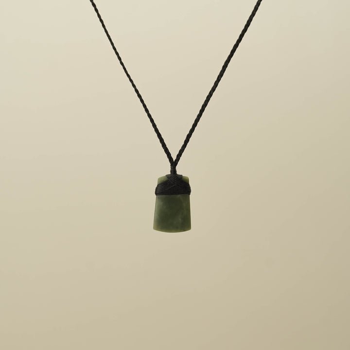 Raukaraka XS Toki Pounamu Pendant, Black Binding