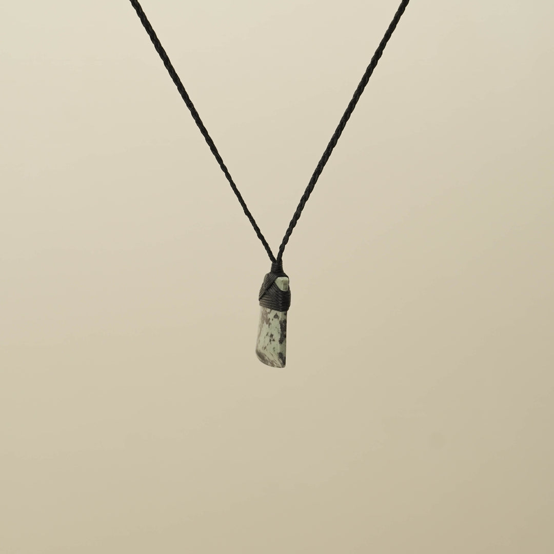 Kōkopu XS Toki Pounamu Pendant, Black Binding