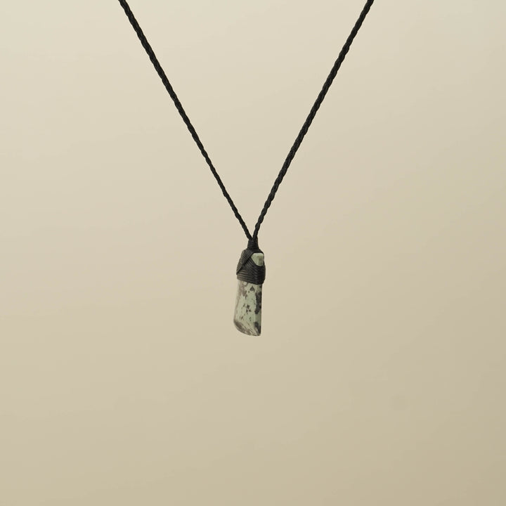 Kōkopu XS Toki Pounamu Pendant, Black Binding