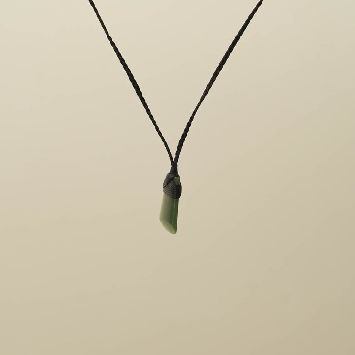 Kahurangi XS Toki Pounamu Pendant, Black Binding
