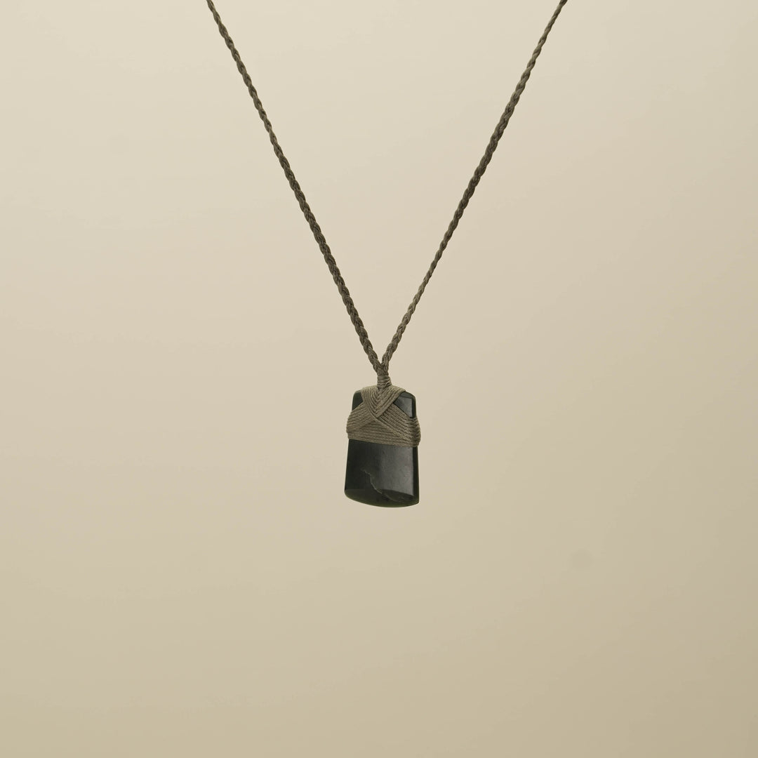 Kawakawa XS Toki Pounamu Pendant, Khaki Binding