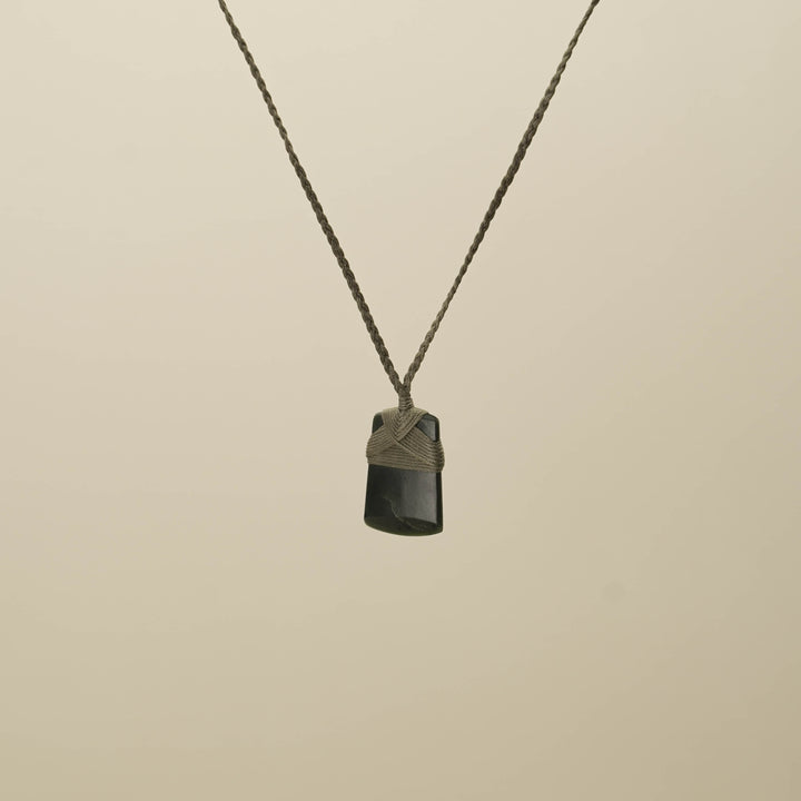 Kawakawa XS Toki Pounamu Pendant, Khaki Binding