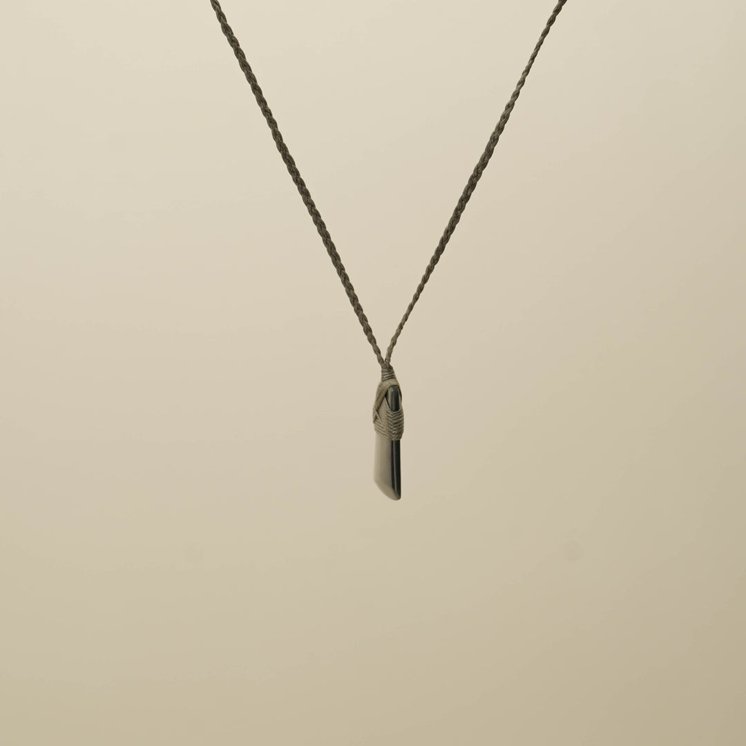 Kawakawa XS Toki Pounamu Pendant, Khaki Binding