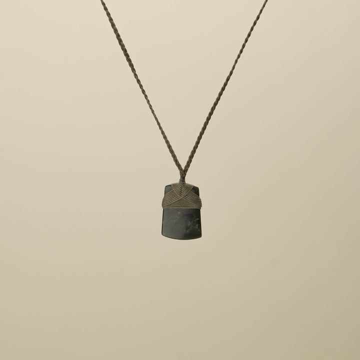 Kawakawa XS Toki Pounamu Pendant, Khaki Binding