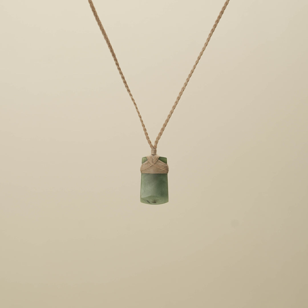 Inanga XS Toki Pounamu Pendant, Tan Binding