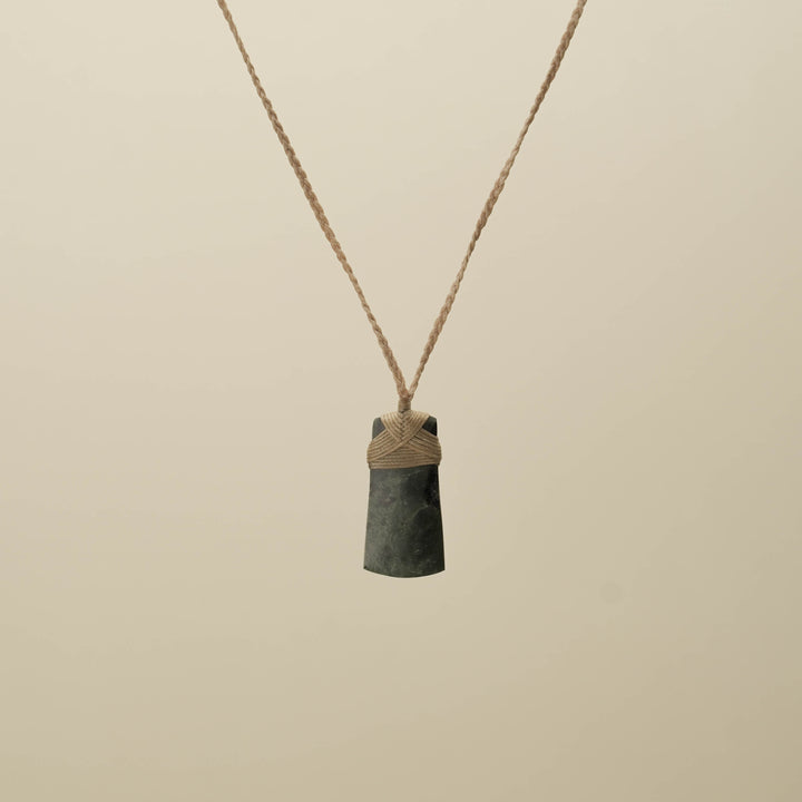 Kawakawa XS Toki Pounamu Pendant, Tan Binding
