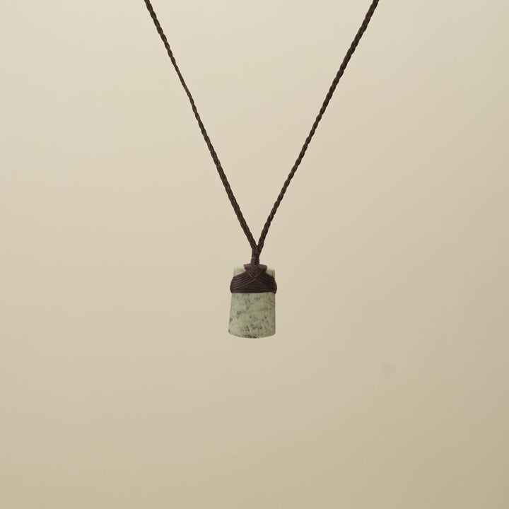 Kōkopu XS Toki Pounamu Pendant, Brown Binding